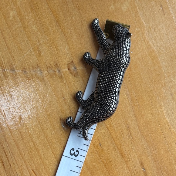 Vintage Textured Silver Panther Brooch - Picture 3 of 3